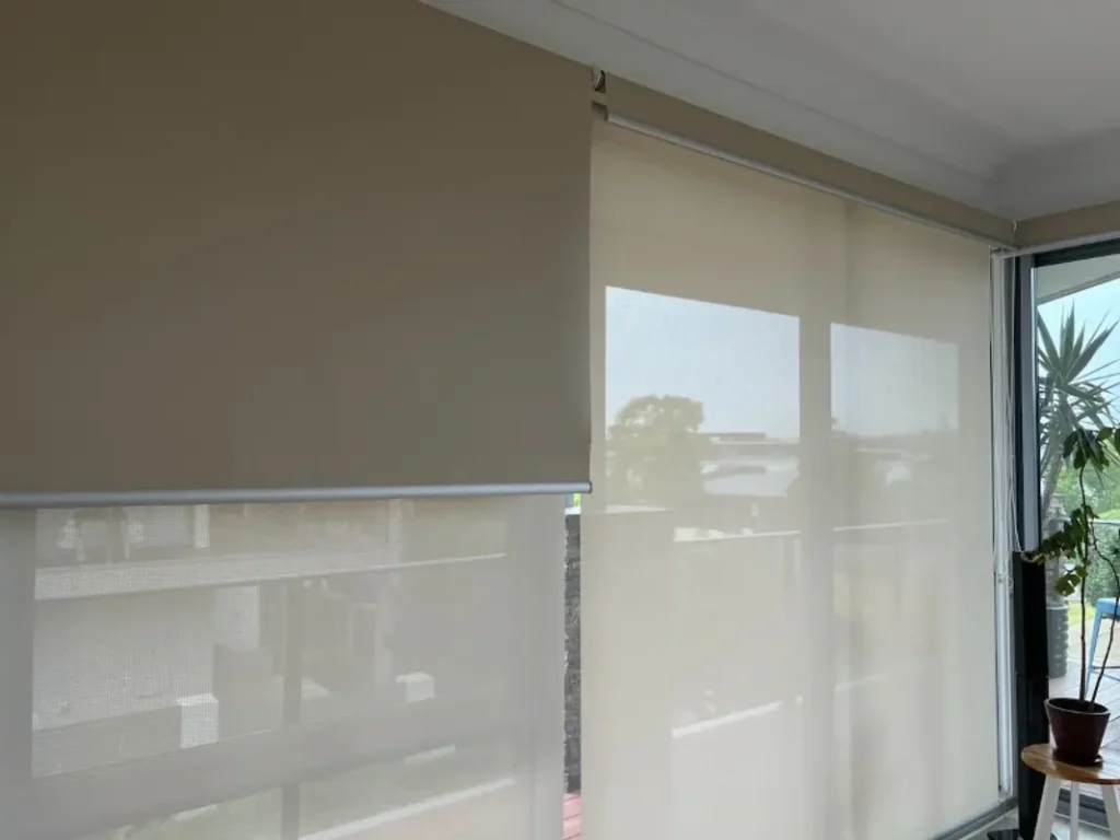 Qué incluye mi servicio de lavado y desinfección de cortinas roller